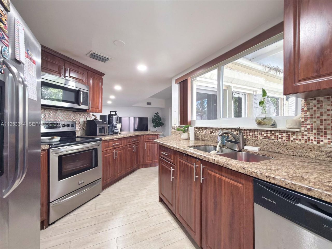 12415 NW 7th St, Miami, FL 33182 Photo