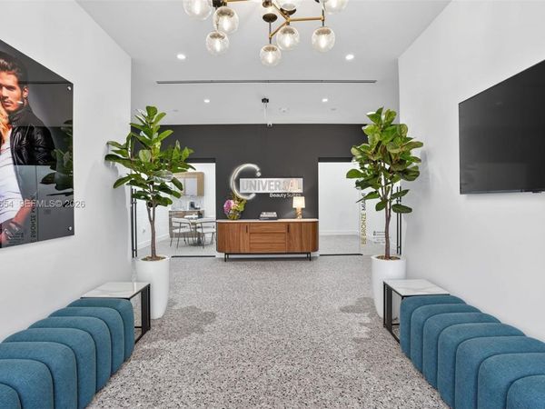 Beauty Salon Suites For Rent NOW Right In Front of, Miami, FL 33174