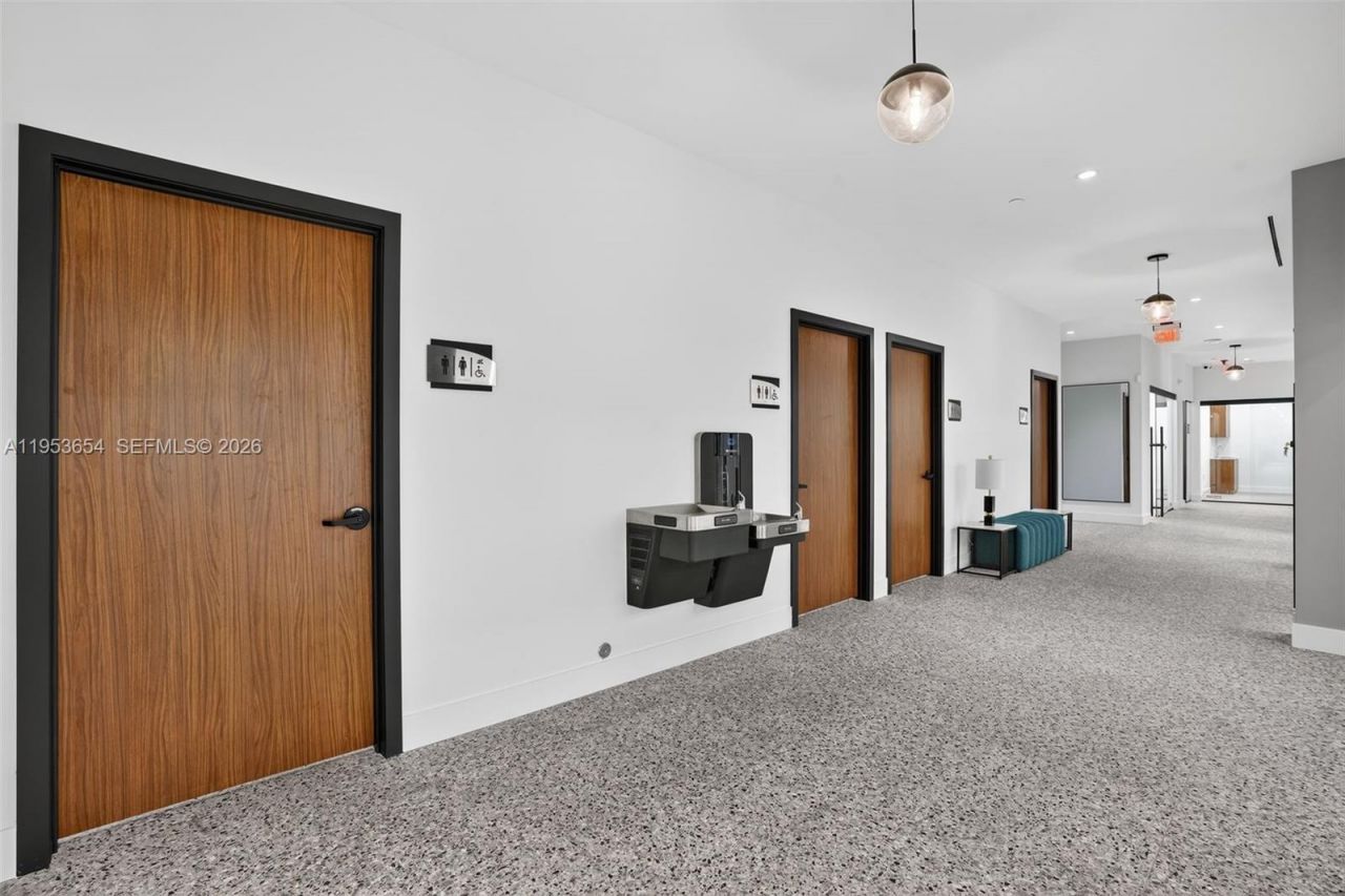 Beauty Salon Suites For Rent Now Right In Front Of, Miami, FL 33174 Photo