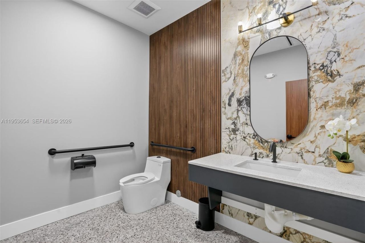 Beauty Salon Suites For Rent Now Right In Front Of, Miami, FL 33174 Photo