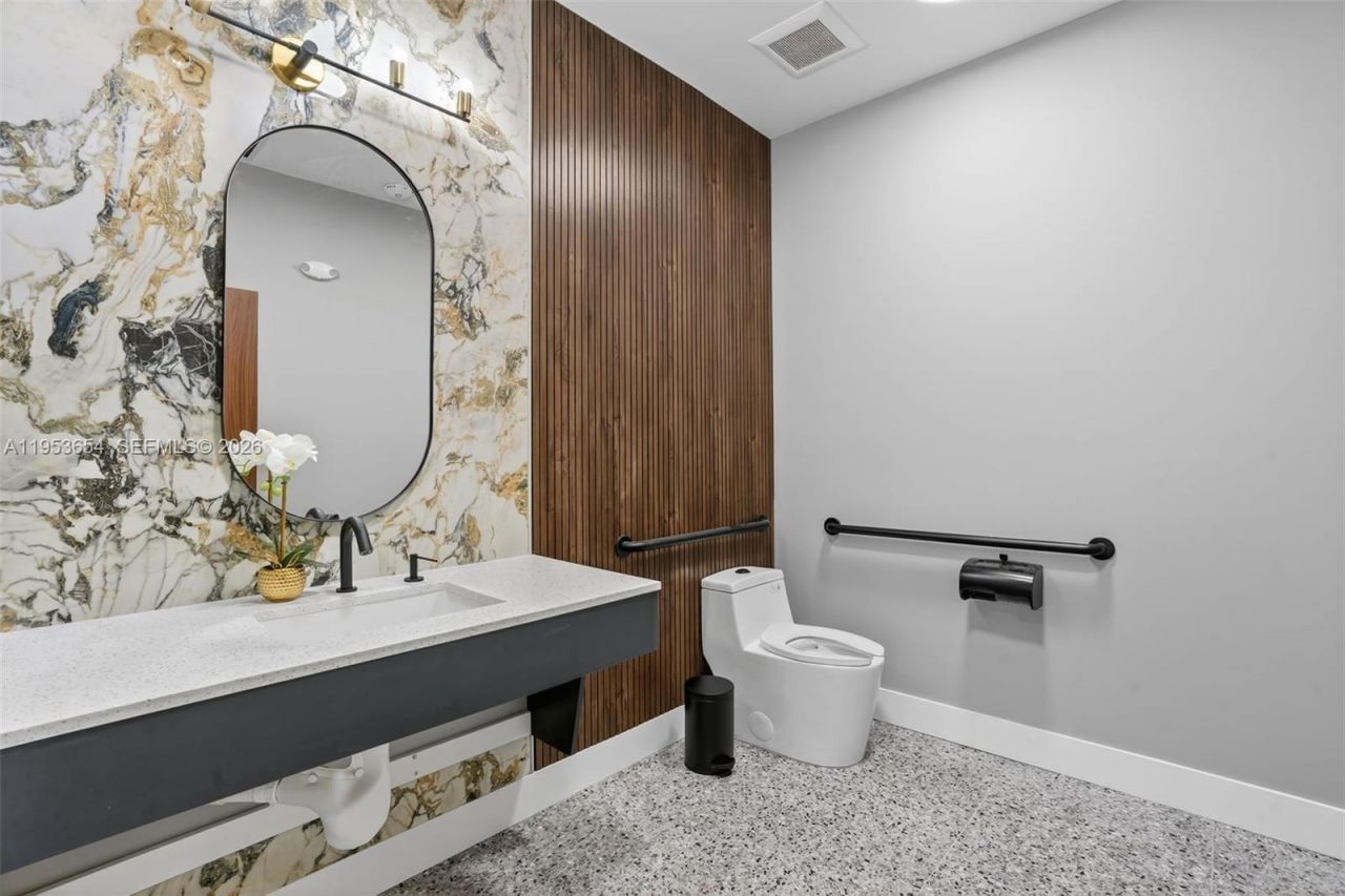 Beauty Salon Suites For Rent Now Right In Front Of, Miami, FL 33174 Photo