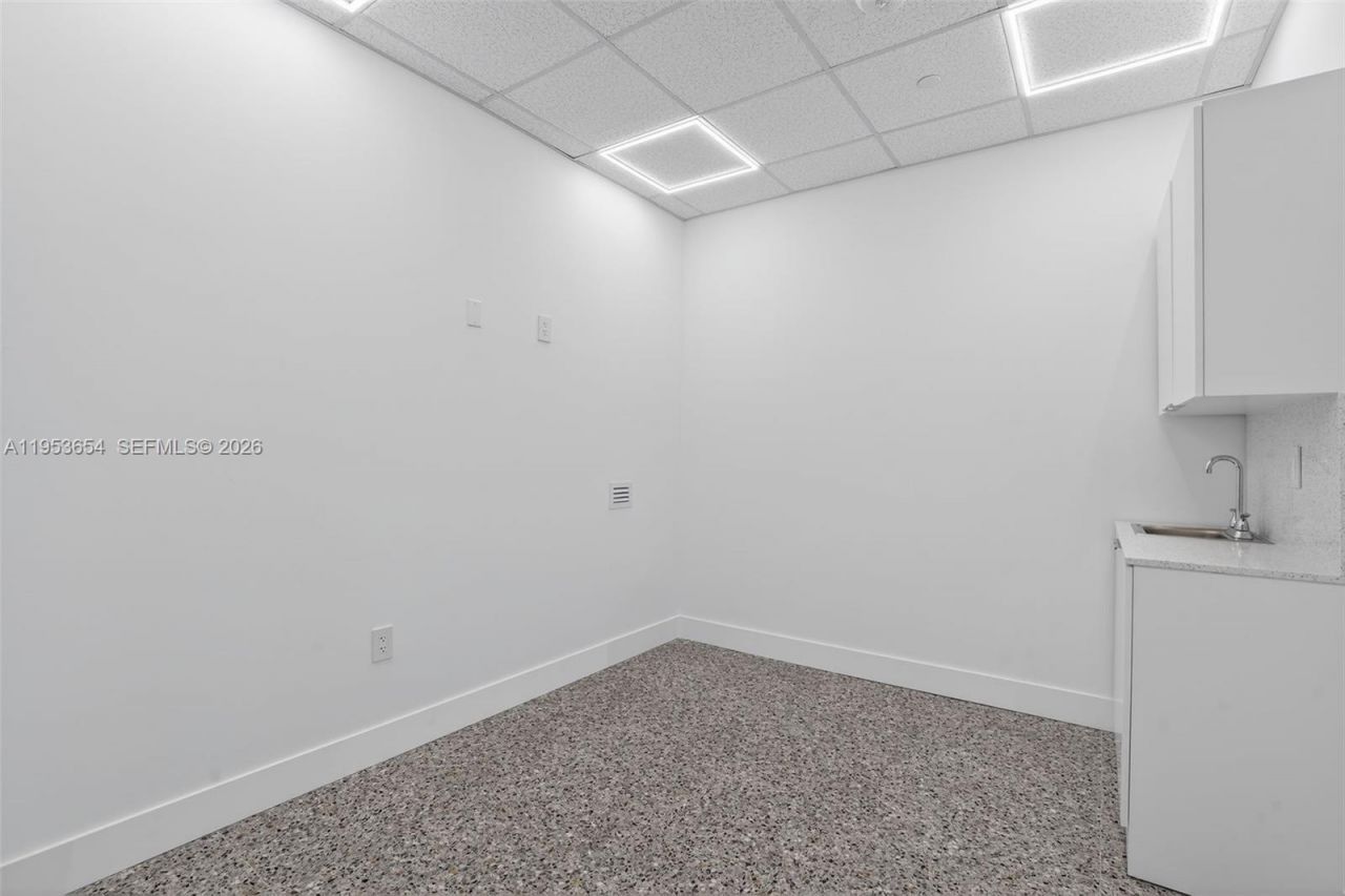 Beauty Salon Suites For Rent Now Right In Front Of, Miami, FL 33174 Photo