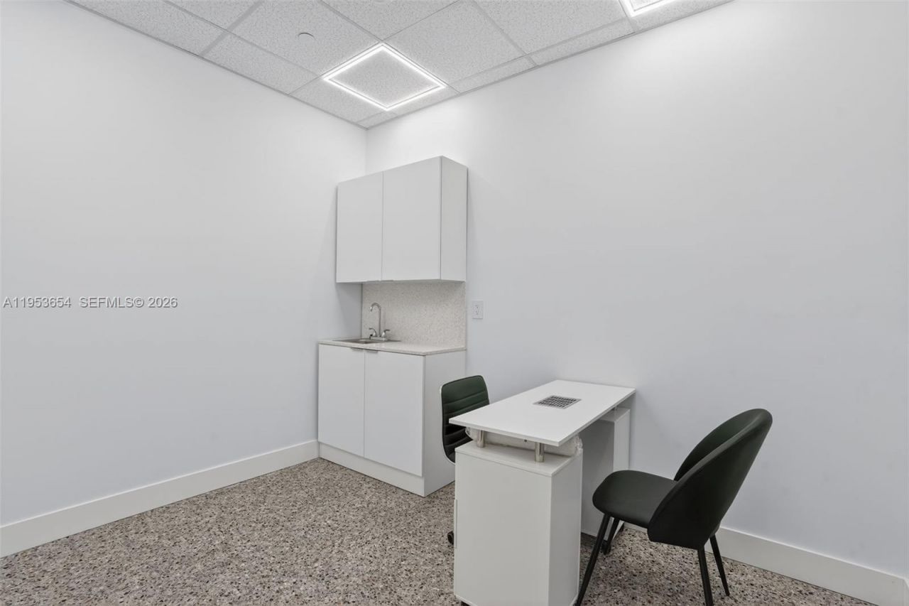 Beauty Salon Suites For Rent Now Right In Front Of, Miami, FL 33174 Photo