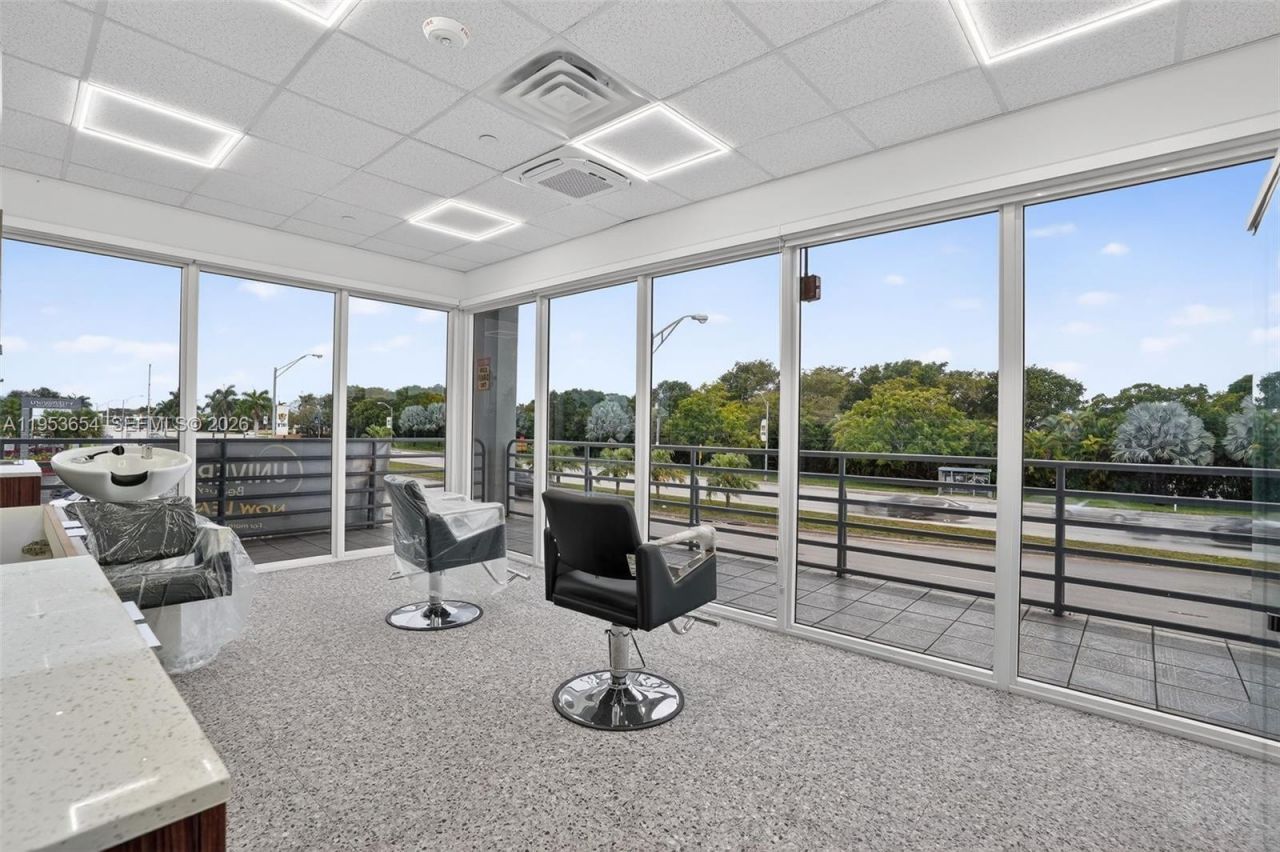 Beauty Salon Suites For Rent Now Right In Front Of, Miami, FL 33174 Photo
