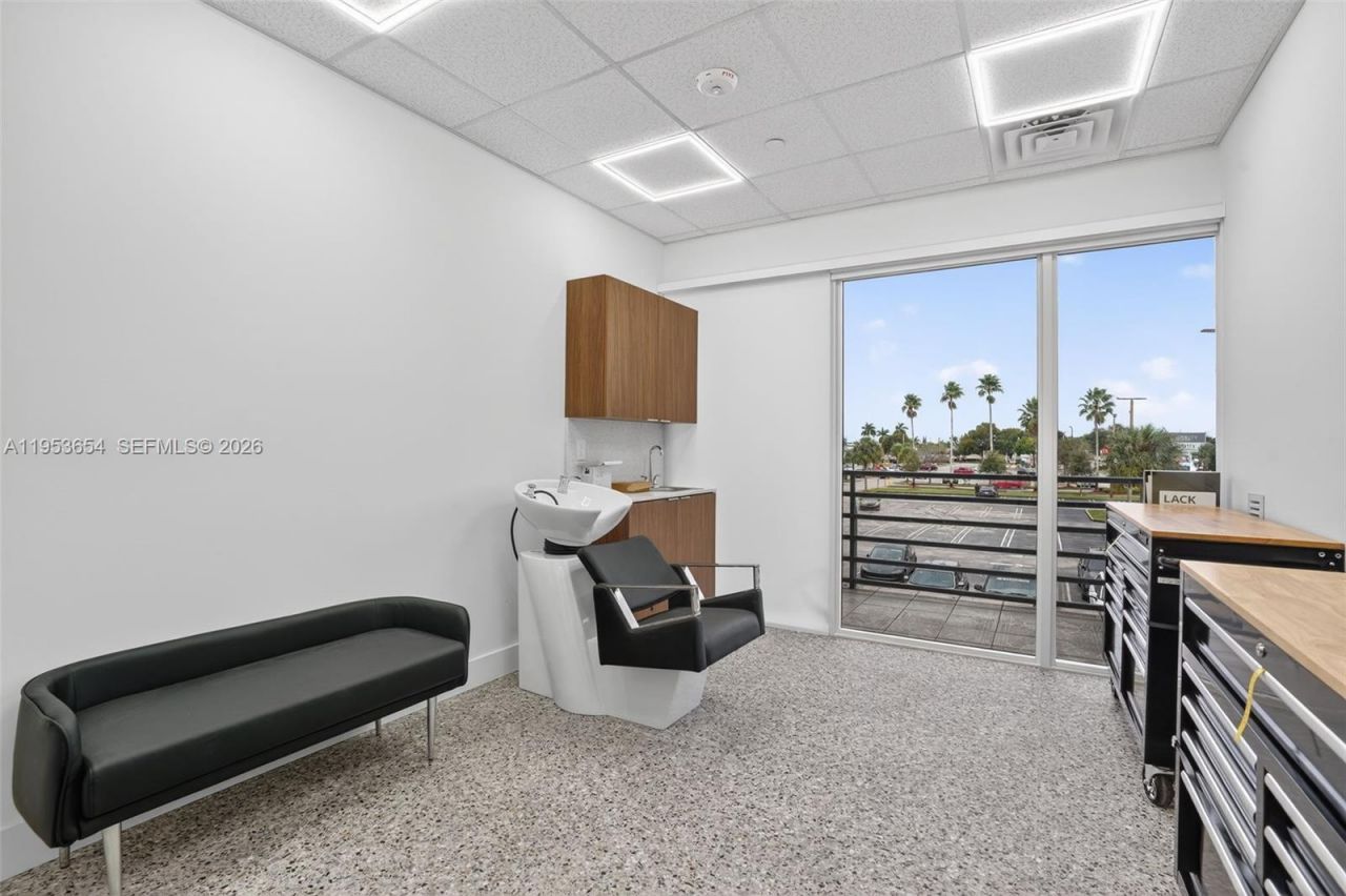 Beauty Salon Suites For Rent Now Right In Front Of, Miami, FL 33174 Photo