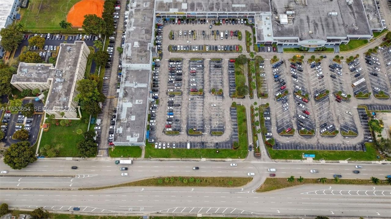 Beauty Salon Suites For Rent Now Right In Front Of, Miami, FL 33174 Photo