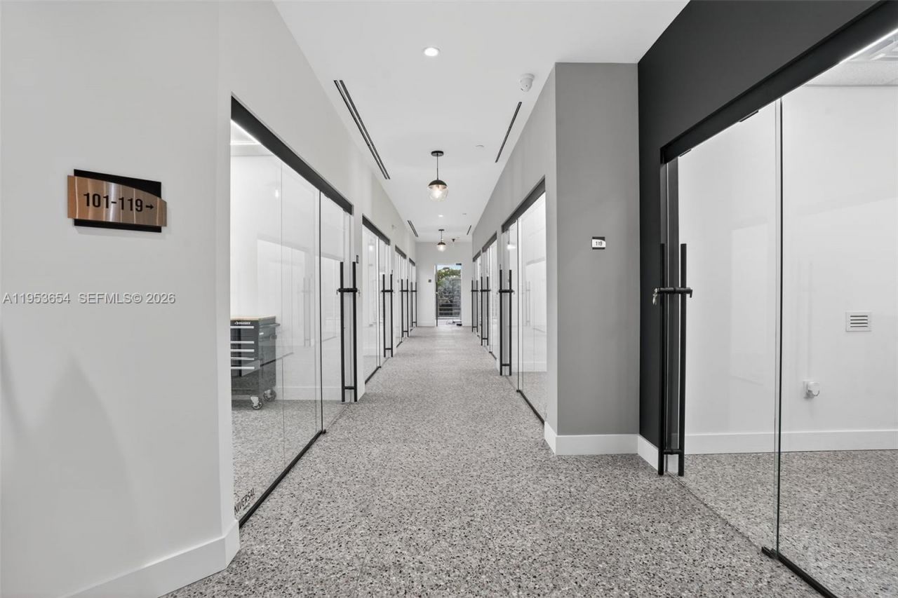 Beauty Salon Suites For Rent Now Right In Front Of, Miami, FL 33174 Photo