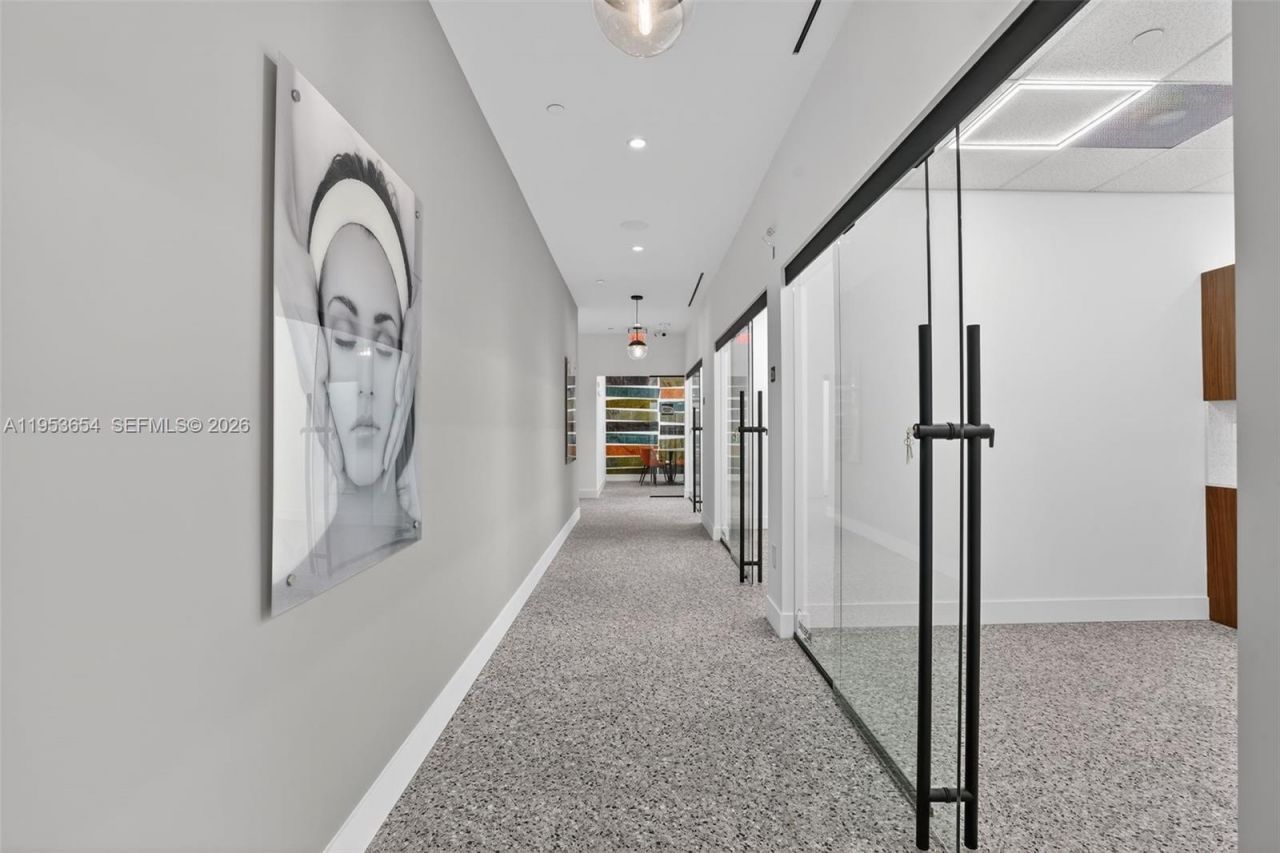 Beauty Salon Suites For Rent Now Right In Front Of, Miami, FL 33174 Photo