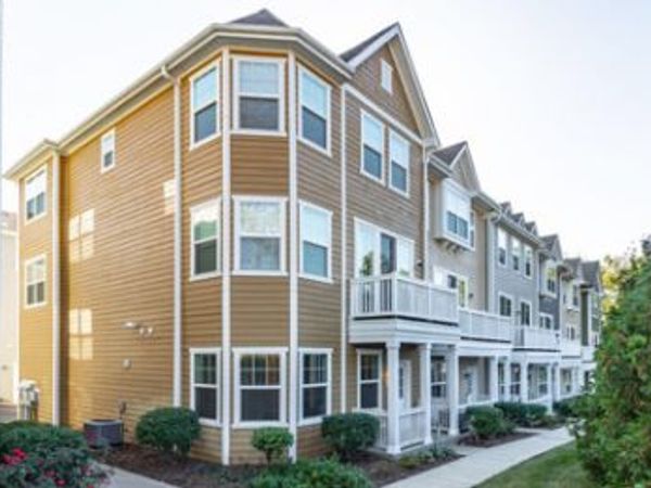 76 Lakeview Place, Lake Zurich, IL 60047