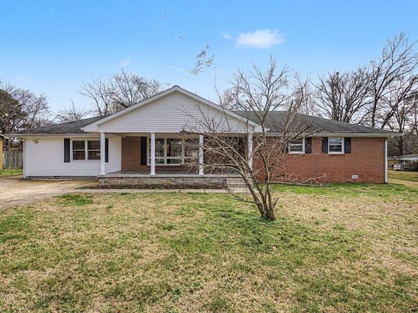 1106 Bagley Dr, Fayetteville, TN 37334