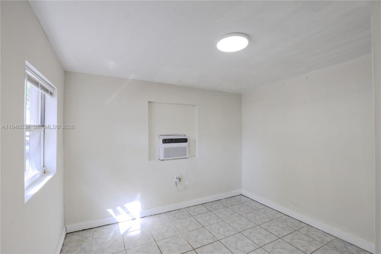 2250 NE 136th St, North Miami Beach, FL 33181 Photo