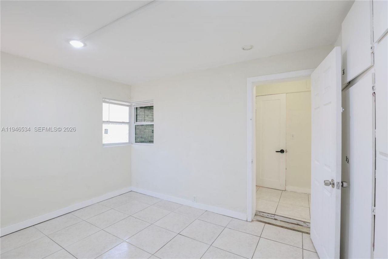 2250 NE 136th St, North Miami Beach, FL 33181 Photo