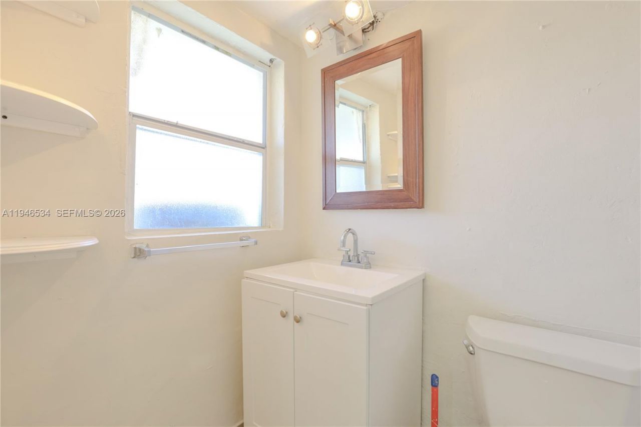 2250 NE 136th St, North Miami Beach, FL 33181 Photo