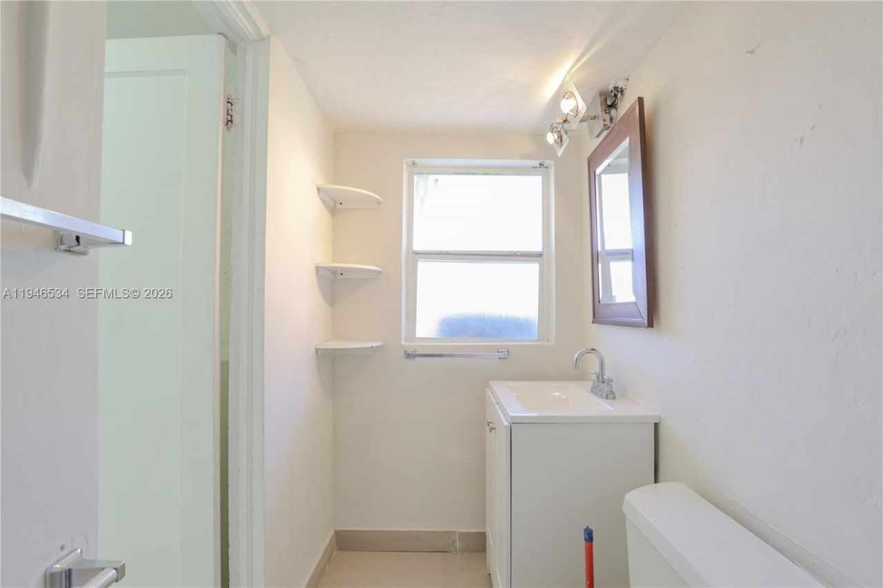 2250 NE 136th St, North Miami Beach, FL 33181 Photo