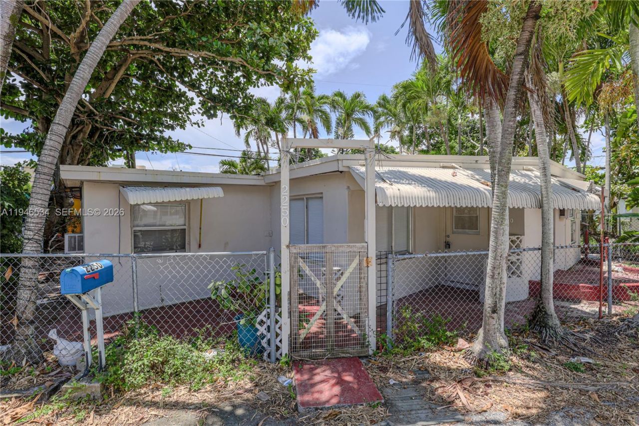 2250 NE 136th St, North Miami Beach, FL 33181 Photo