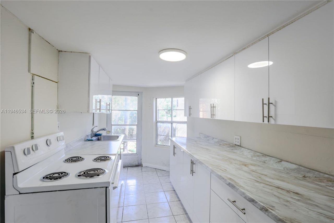2250 NE 136th St, North Miami Beach, FL 33181 Photo
