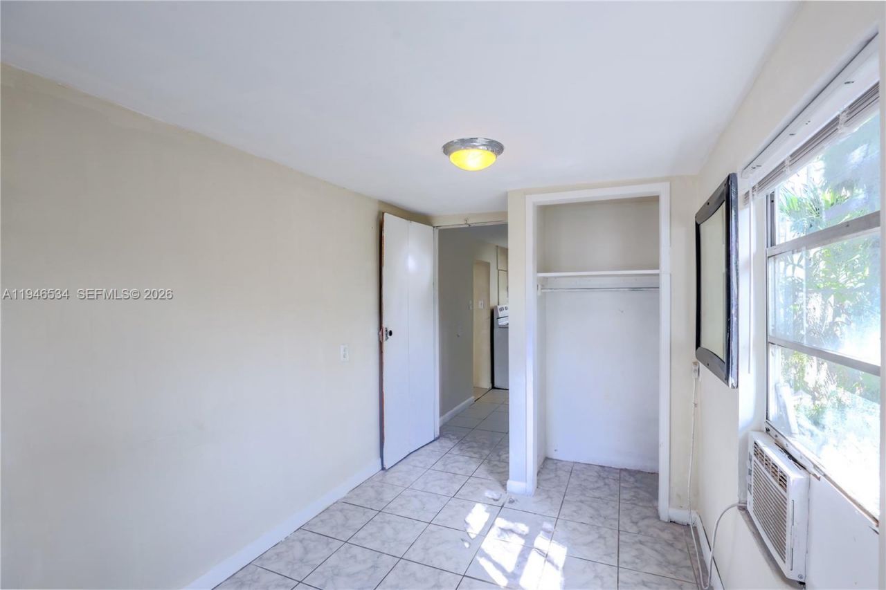 2250 NE 136th St, North Miami Beach, FL 33181 Photo