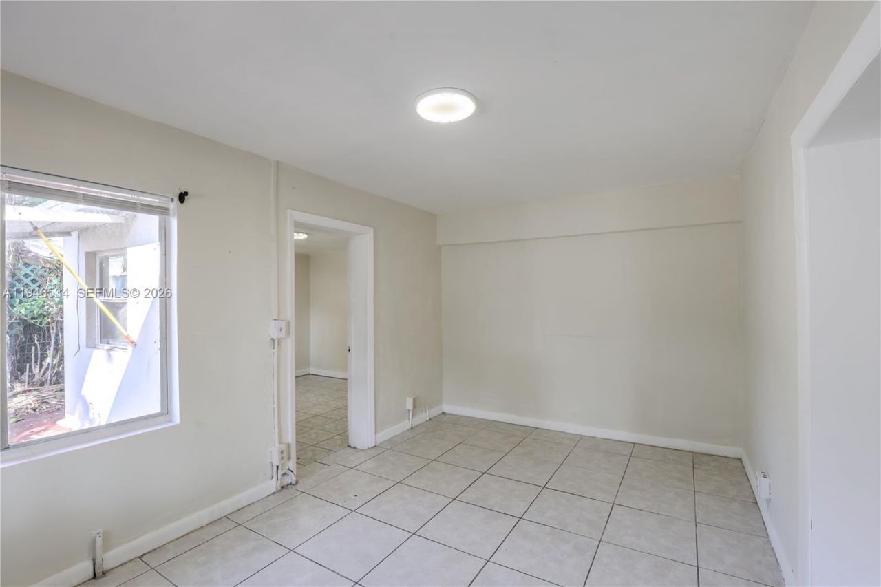 2250 NE 136th St, North Miami Beach, FL 33181 Photo