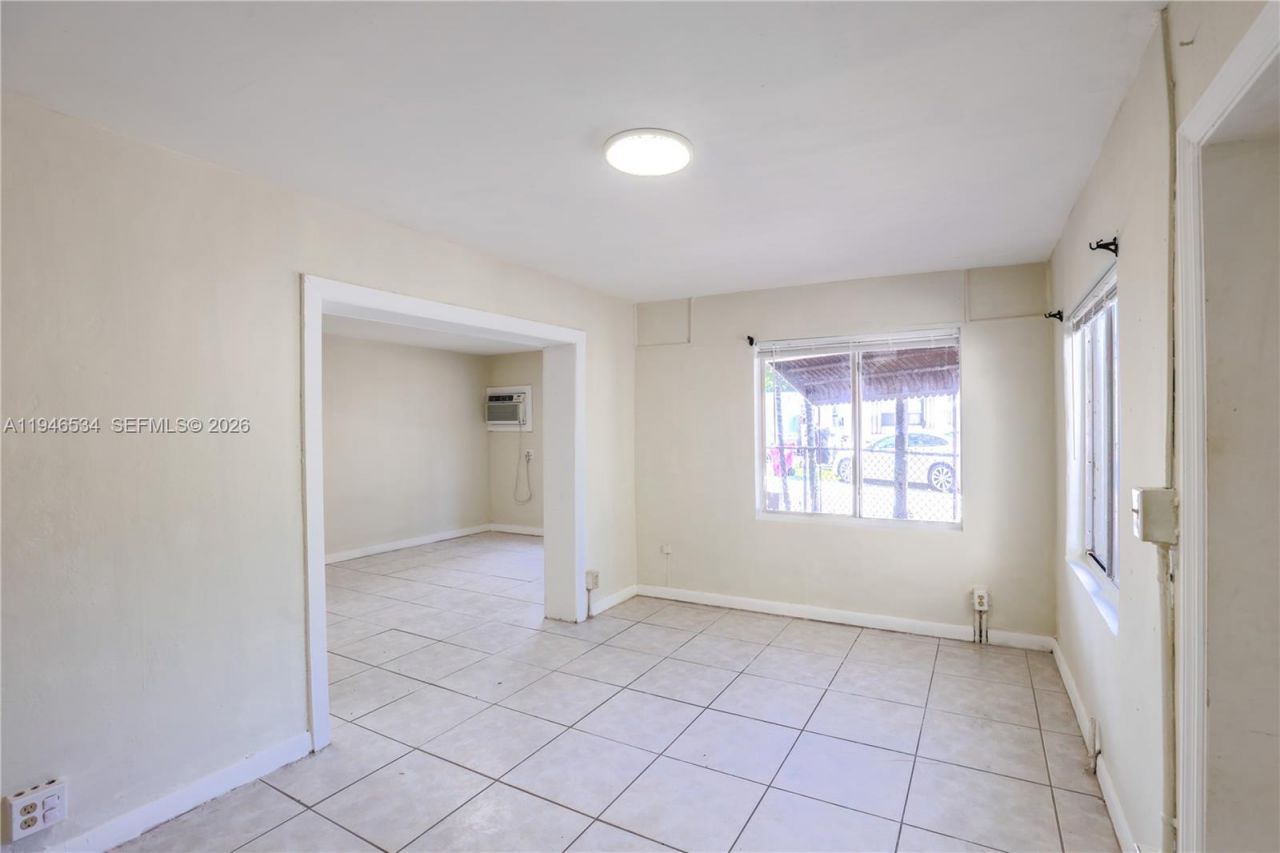 2250 NE 136th St, North Miami Beach, FL 33181 Photo