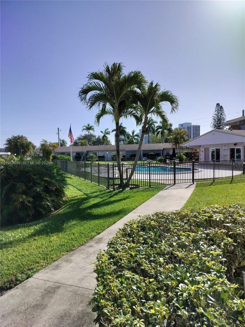 700 Layne Blvd, Unit 214, Hallandale Beach, FL 33009 Photo