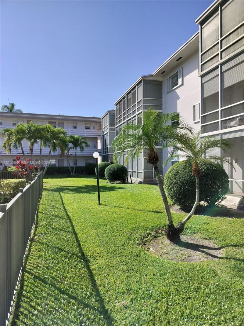 700 Layne Blvd, Unit 214, Hallandale Beach, FL 33009 Photo
