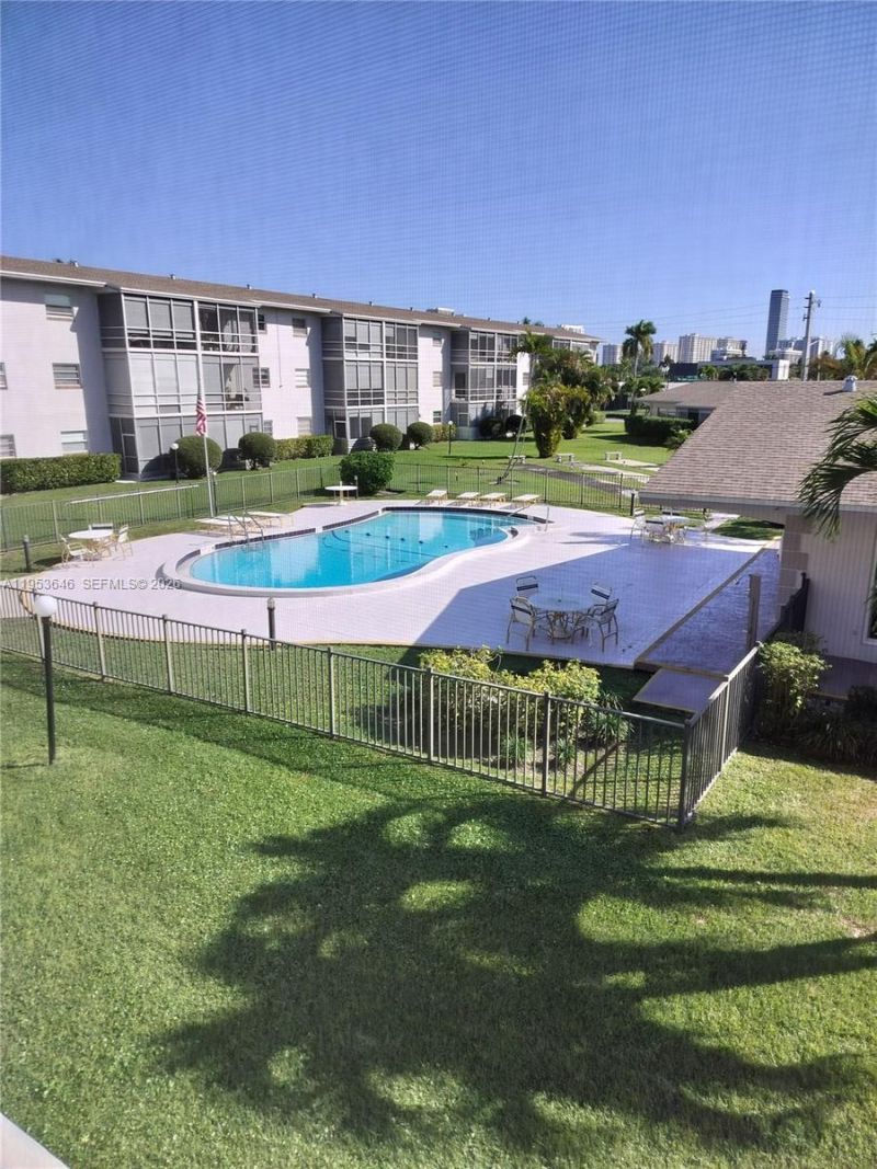 700 Layne Blvd, Unit 214, Hallandale Beach, FL 33009 Photo
