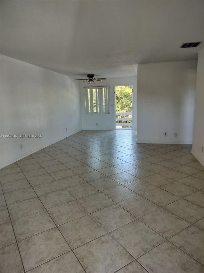 700 Layne Blvd, Unit 214, Hallandale Beach, FL 33009 Photo