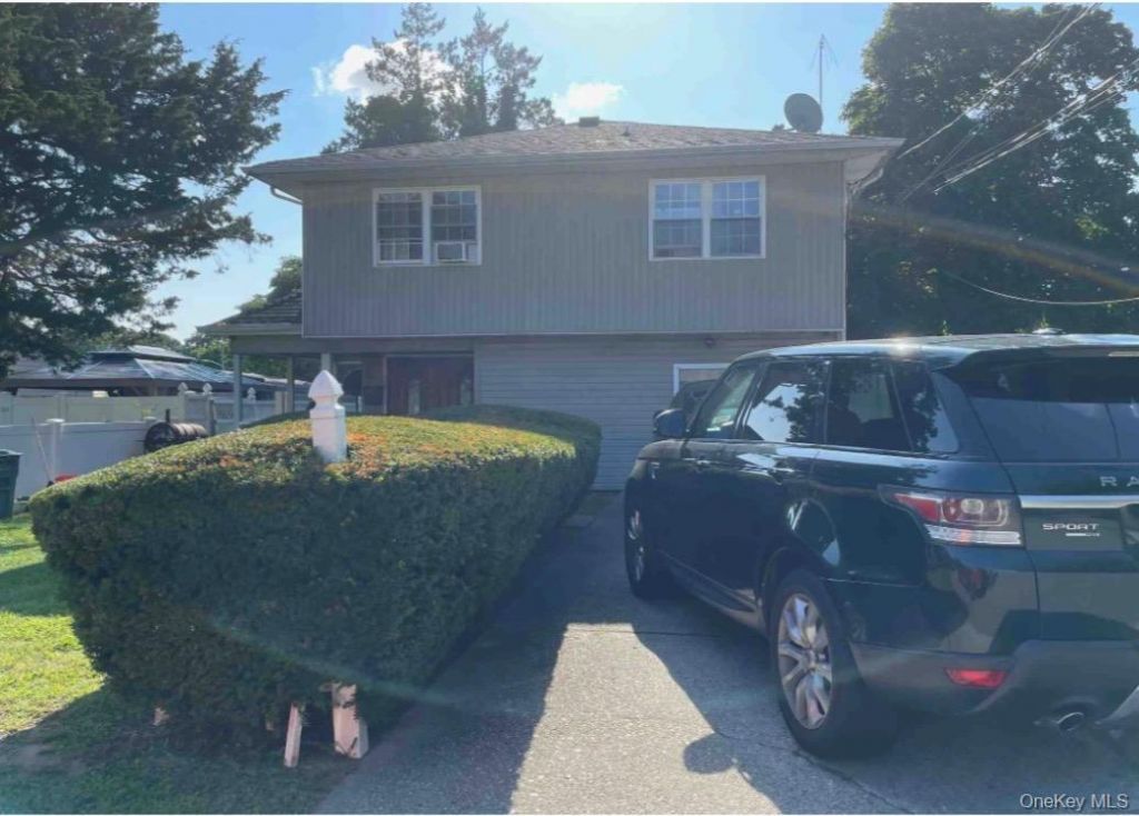 128 N 17th Street, Wheatley Heights, NY 11798 Main Photo