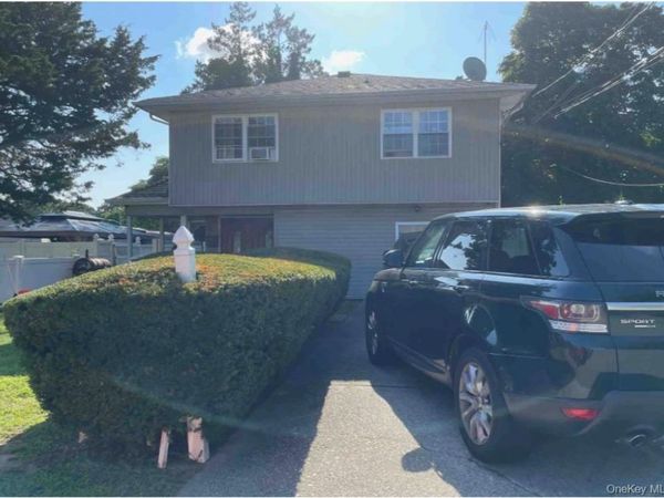 128 N 17th Street, Wheatley Heights, NY 11798