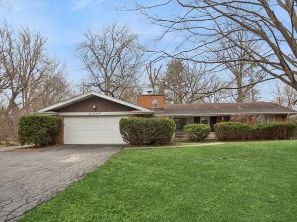 207 Town Acres Lane, Roselle, IL 60172