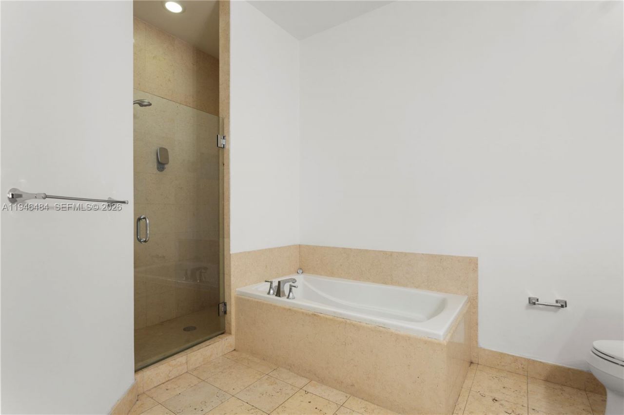 19900 E Country Club Dr, Unit 104, Aventura, FL 33180 Photo