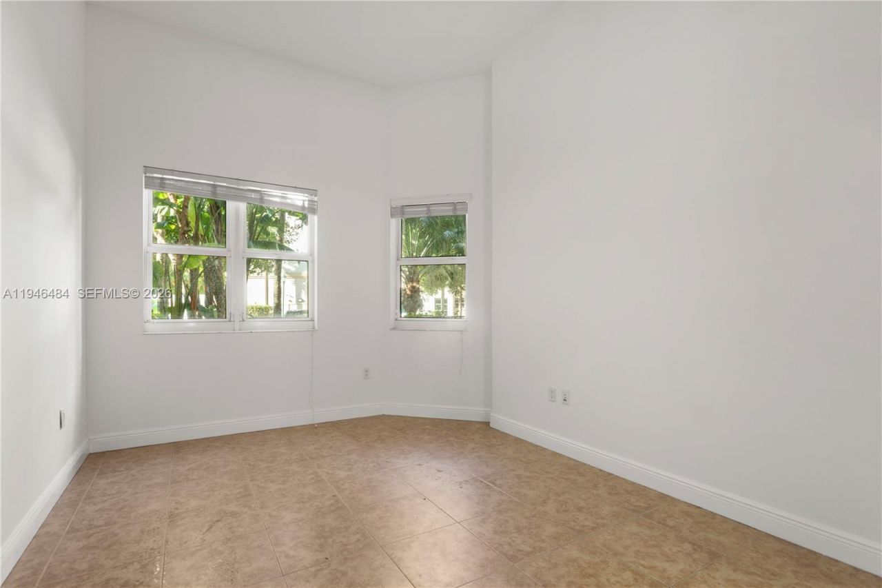 19900 E Country Club Dr, Unit 104, Aventura, FL 33180 Photo