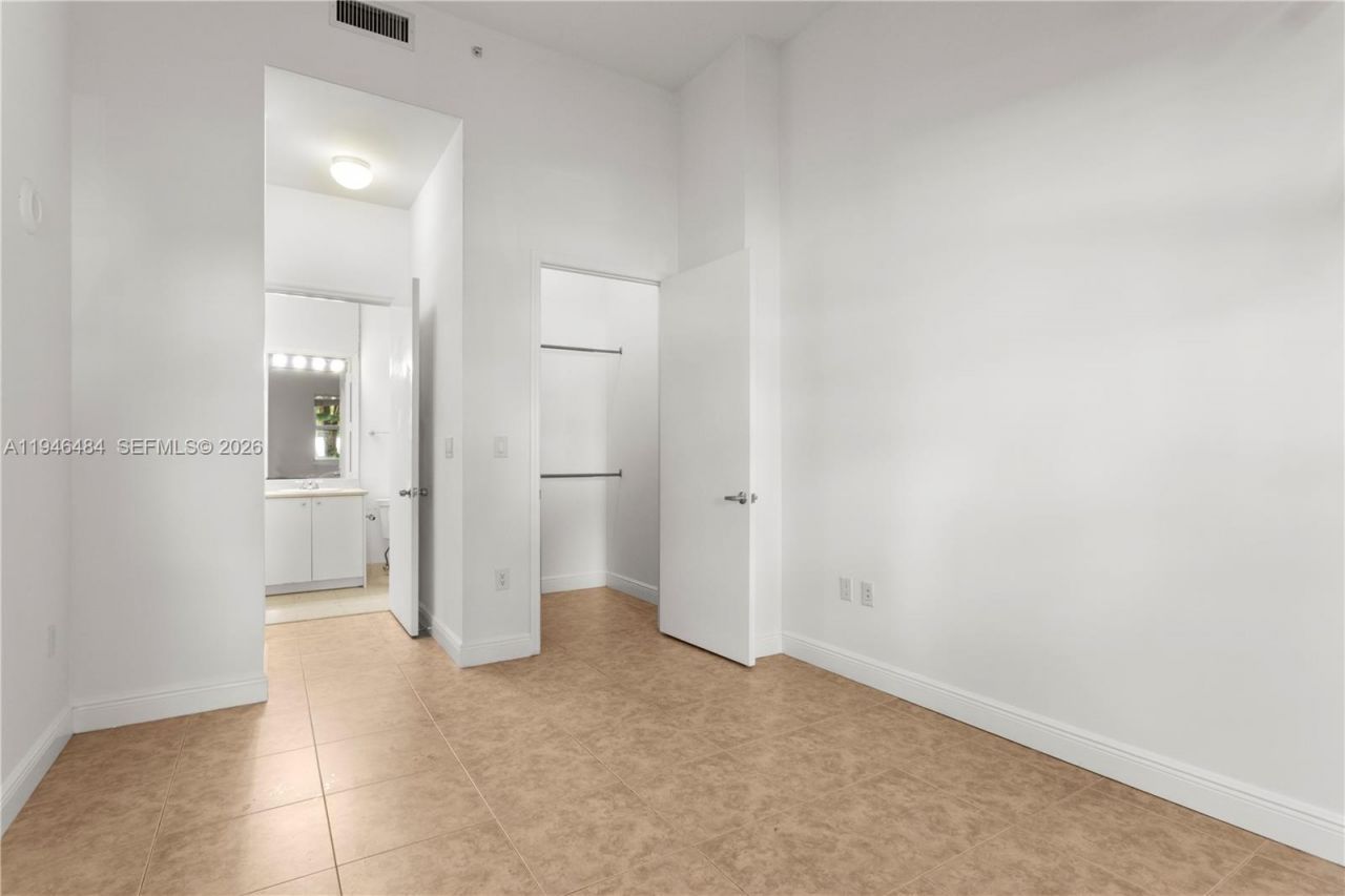 19900 E Country Club Dr, Unit 104, Aventura, FL 33180 Photo