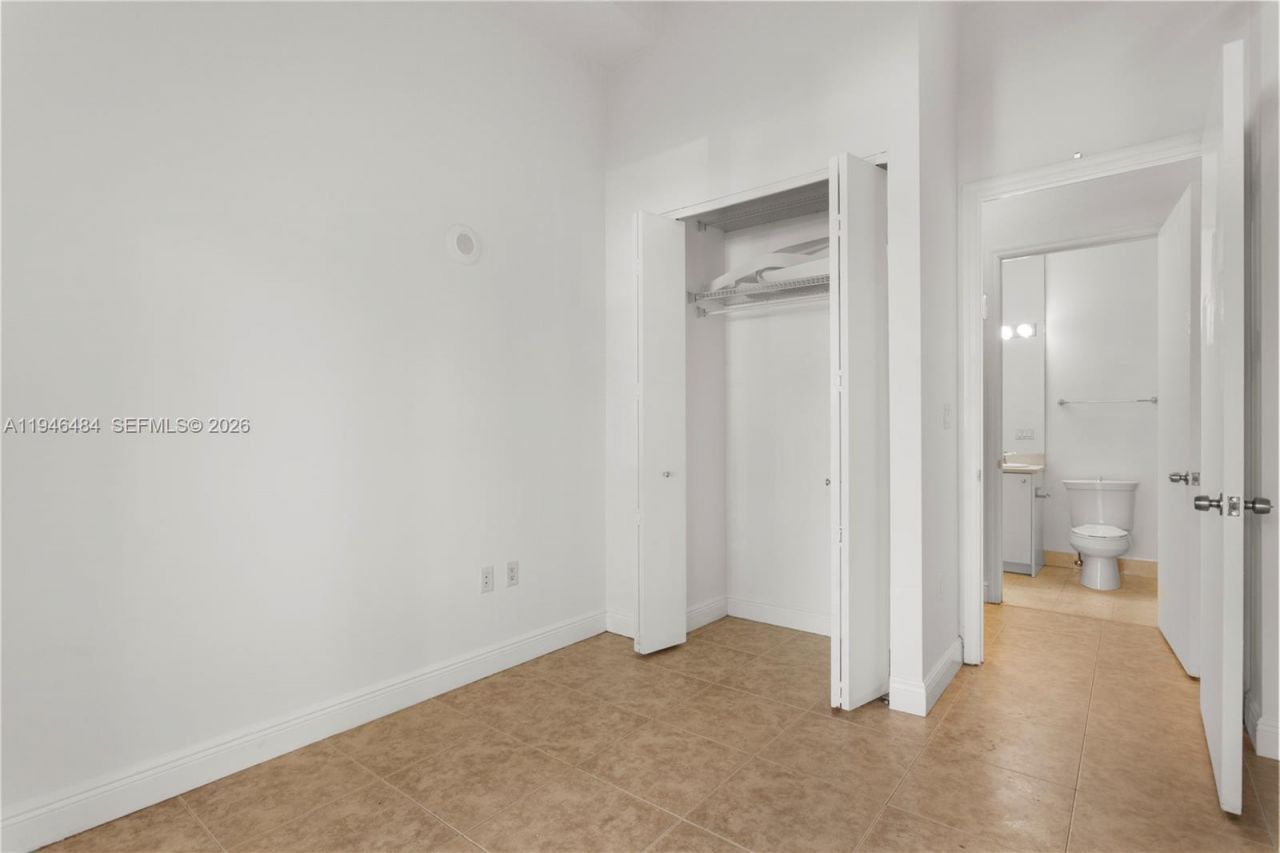 19900 E Country Club Dr, Unit 104, Aventura, FL 33180 Photo