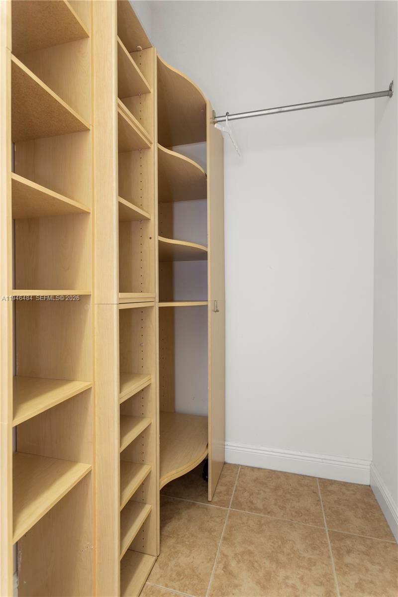 19900 E Country Club Dr, Unit 104, Aventura, FL 33180 Photo