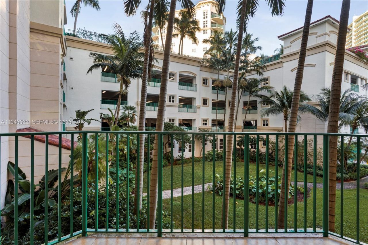 19900 E Country Club Dr, Unit 216, Aventura, FL 33180 Photo