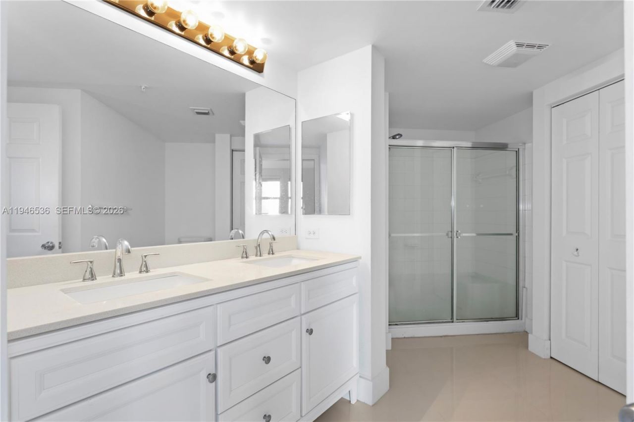 17100 N Bay Rd, Unit 1712, Sunny Isles Beach, FL 33160 Photo