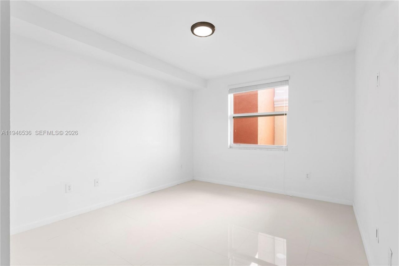 17100 N Bay Rd, Unit 1712, Sunny Isles Beach, FL 33160 Photo