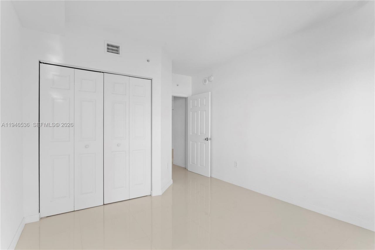 17100 N Bay Rd, Unit 1712, Sunny Isles Beach, FL 33160 Photo