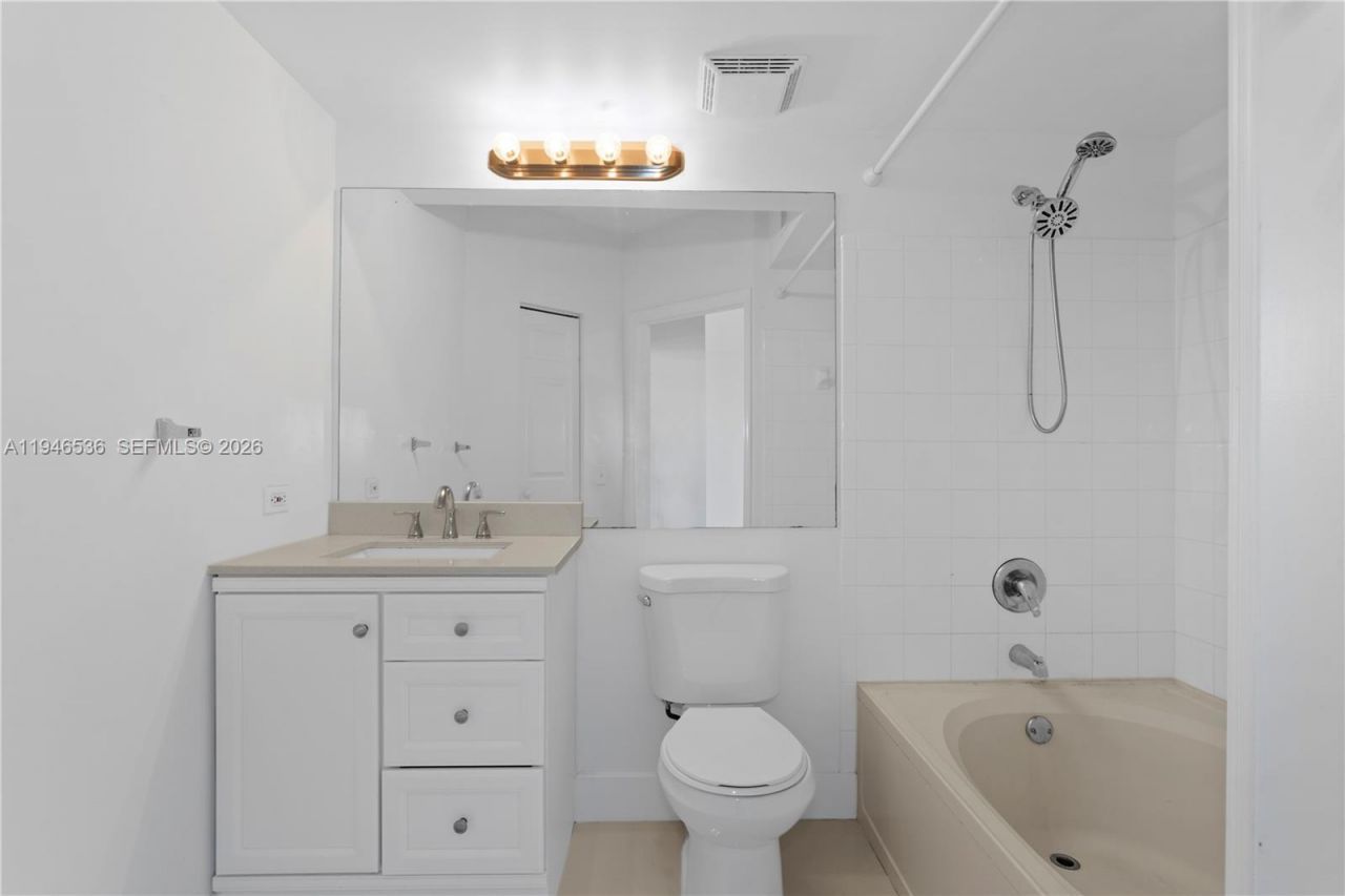 17100 N Bay Rd, Unit 1712, Sunny Isles Beach, FL 33160 Photo