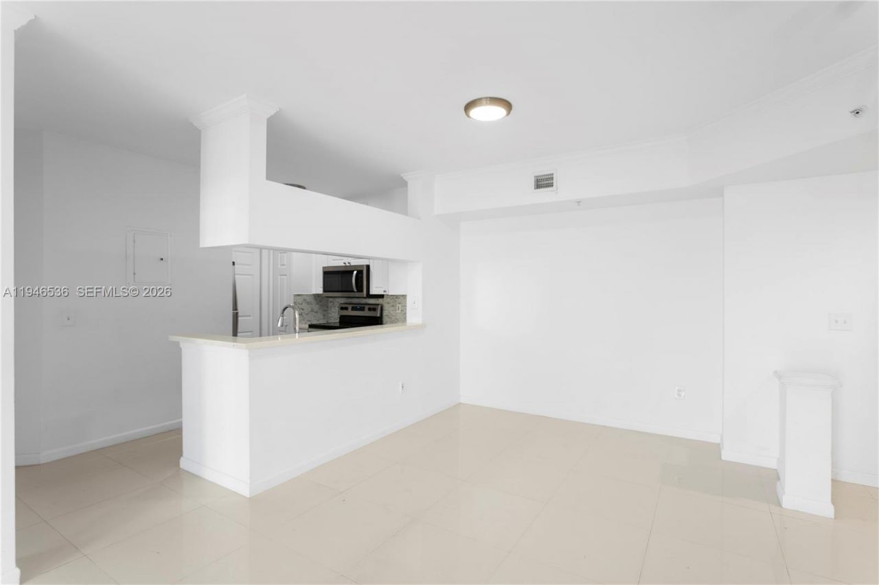 17100 N Bay Rd, Unit 1712, Sunny Isles Beach, FL 33160 Photo