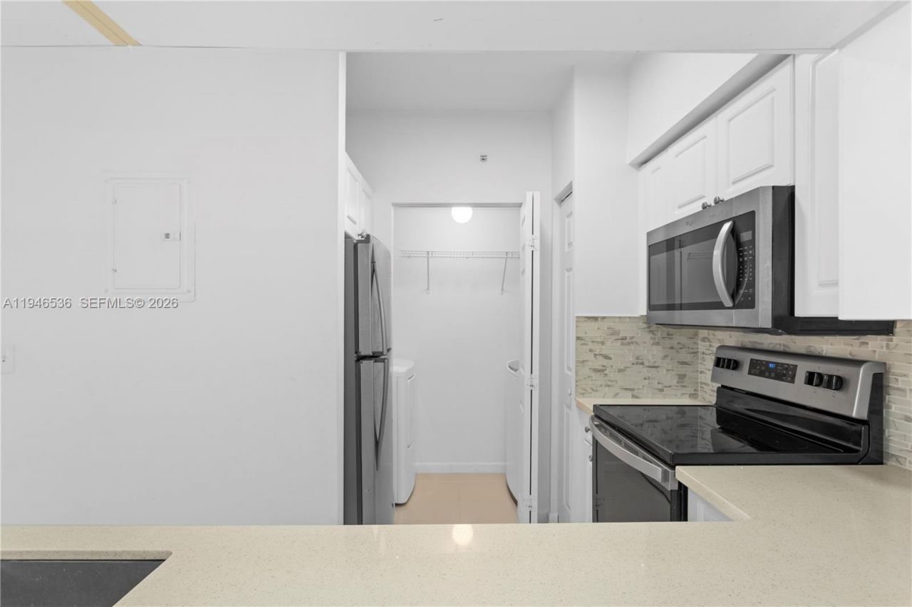 17100 N Bay Rd, Unit 1712, Sunny Isles Beach, FL 33160 Photo