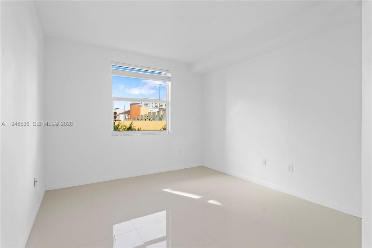 17100 N Bay Rd, Unit 1712, Sunny Isles Beach, FL 33160 Photo