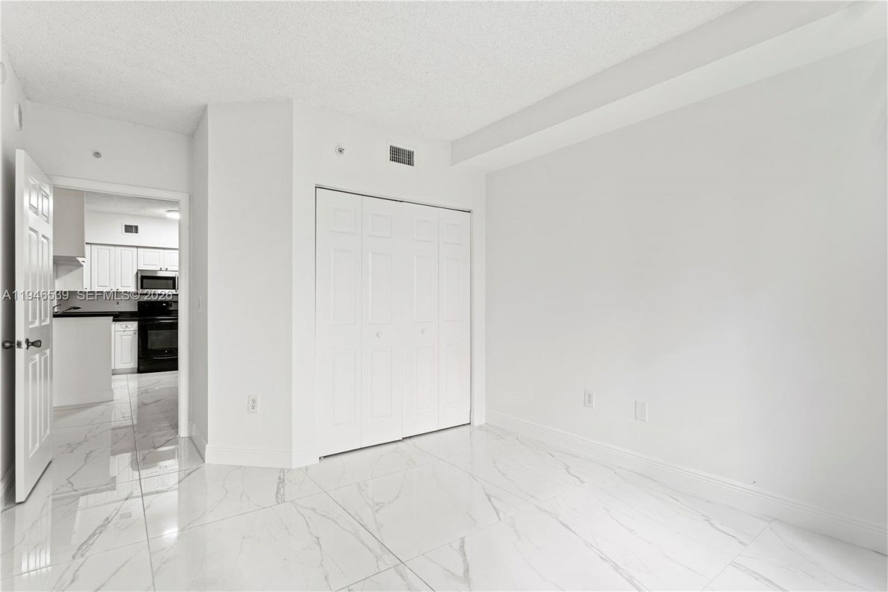 17100 N Bay Rd, Unit 1210, Sunny Isles Beach, FL 33160 Photo