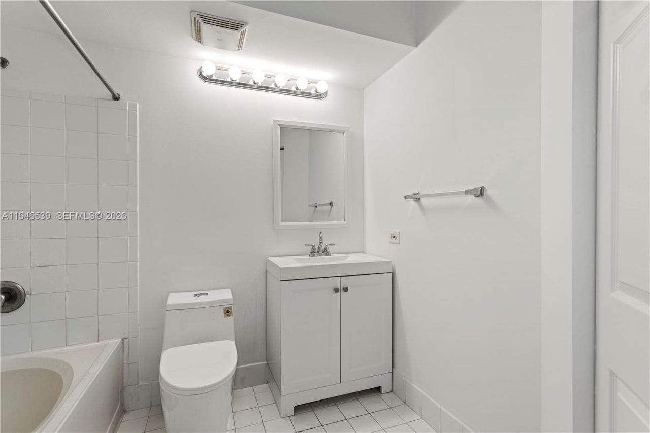 17100 N Bay Rd, Unit 1210, Sunny Isles Beach, FL 33160 Photo