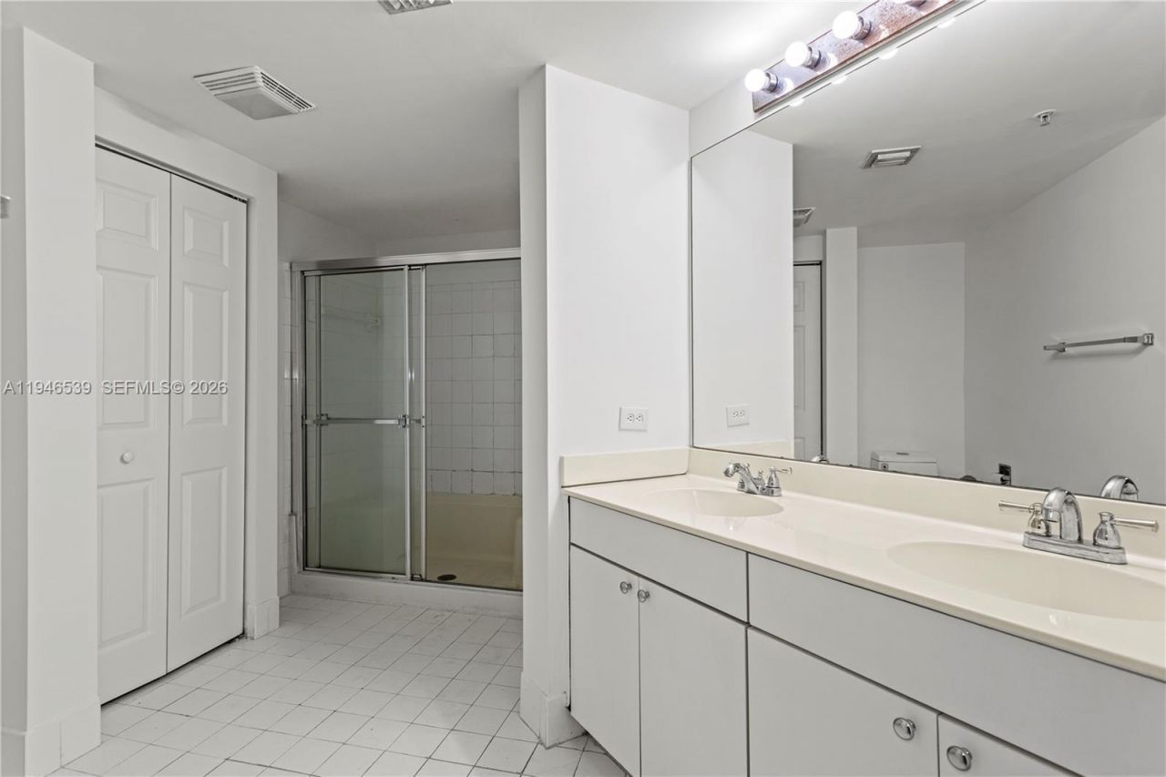 17100 N Bay Rd, Unit 1210, Sunny Isles Beach, FL 33160 Photo