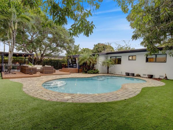 5760 SW 56th St, Miami, FL 33155