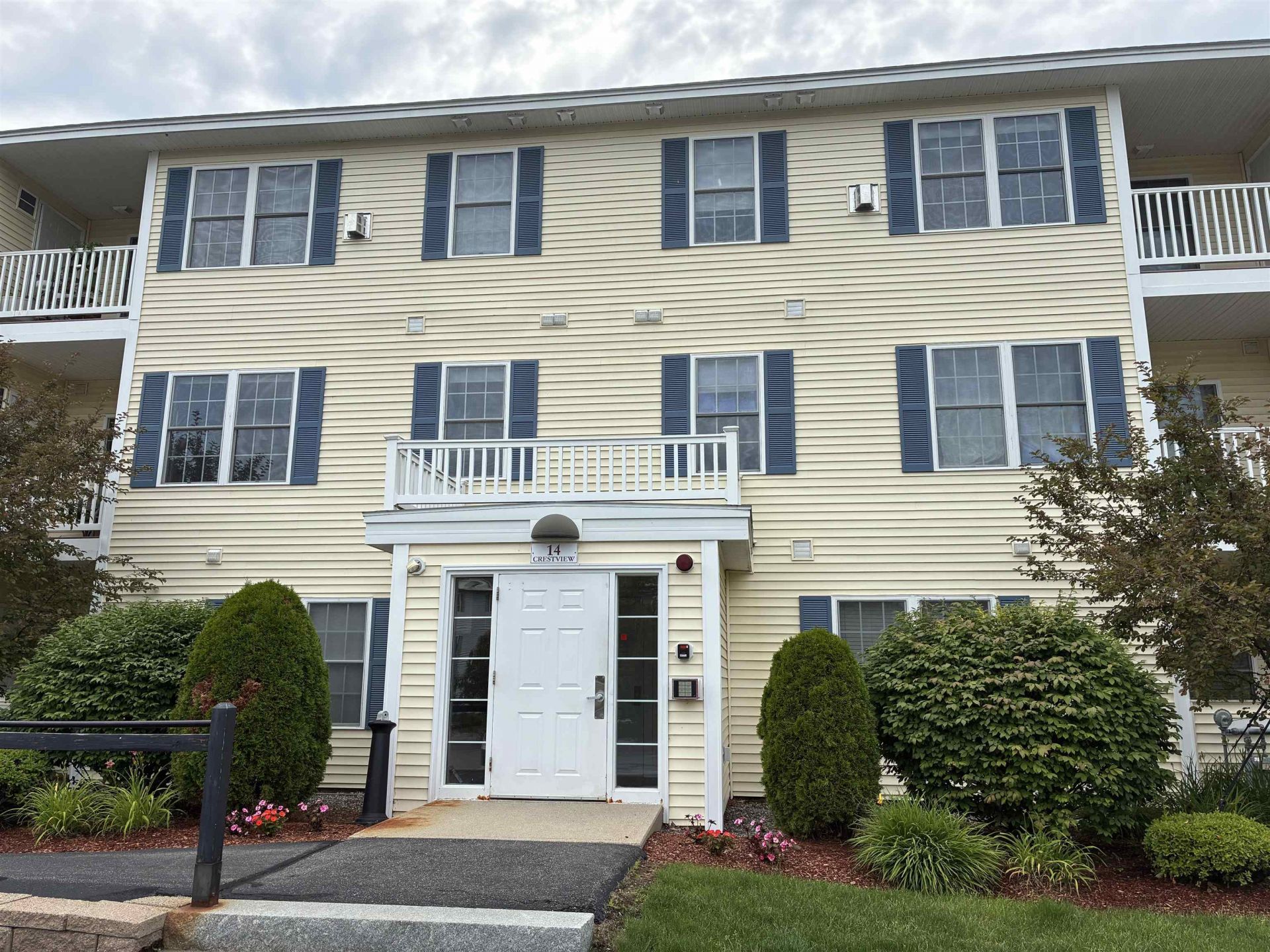 14 Crestview Circle, Unit 160, Londonderry, NH 03053 Main Photo
