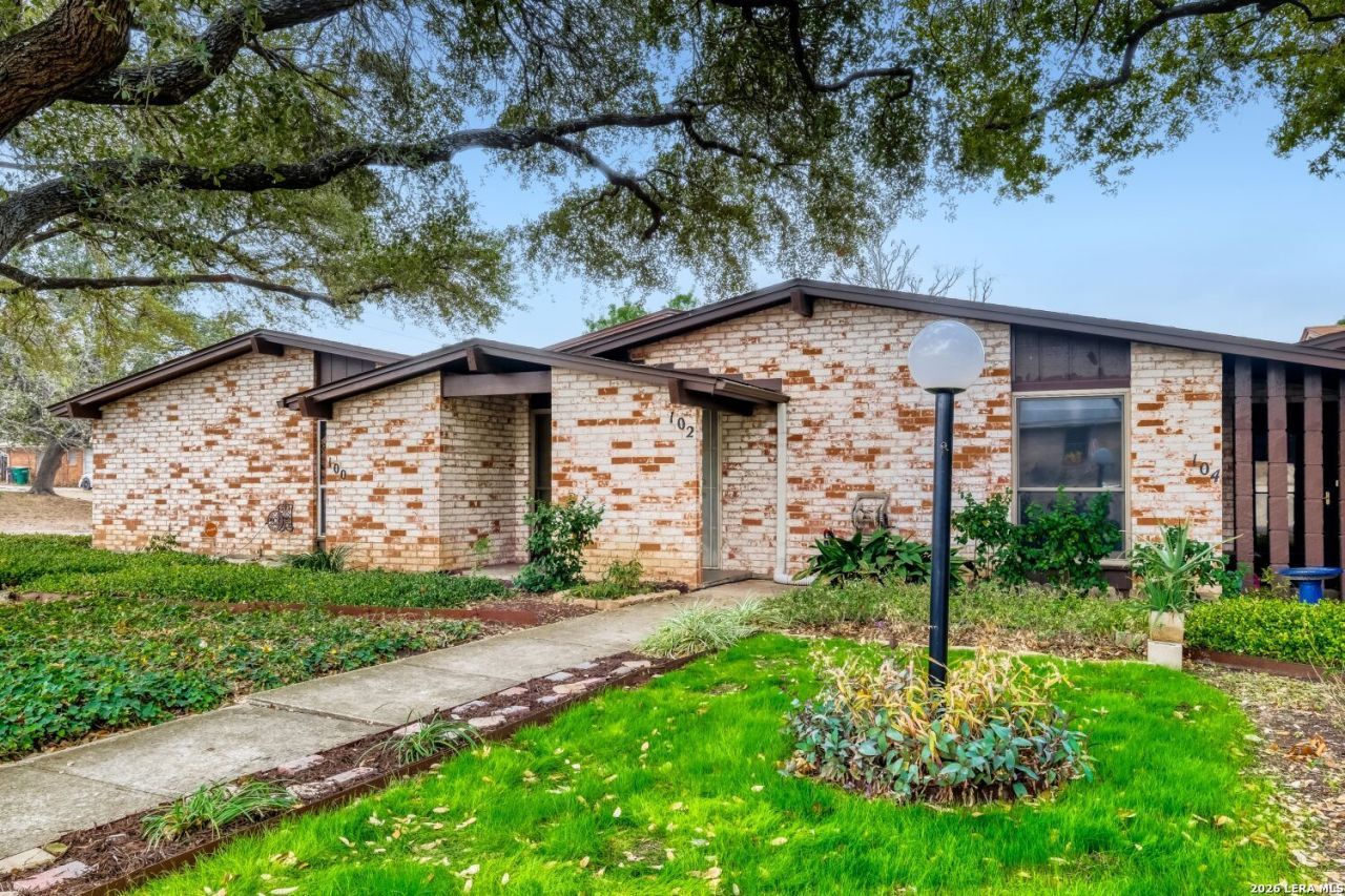 102 Sunnyland Dr, San Antonio, TX 78228 Main Photo