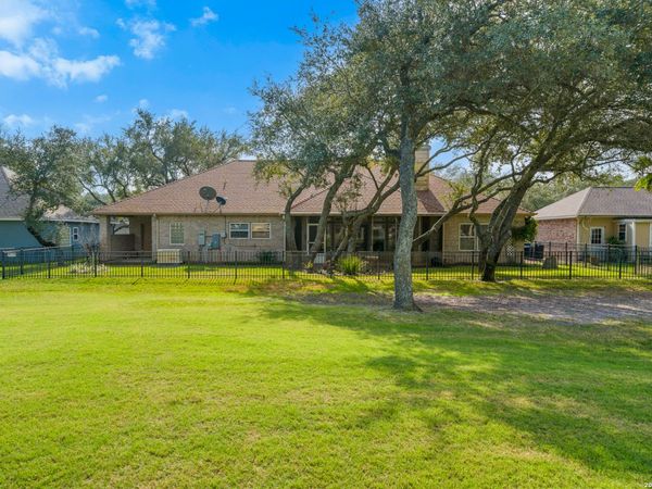 104 Peachtree, Rockport, TX 78382